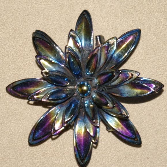 Jewelry - Vintage Brooche
